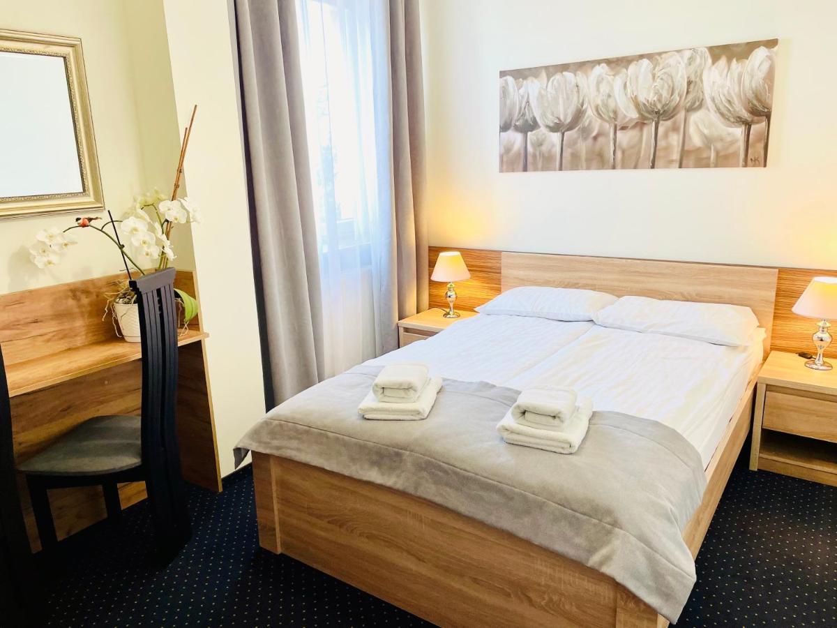 Hotel Seven 7 Калиш Экстерьер фото