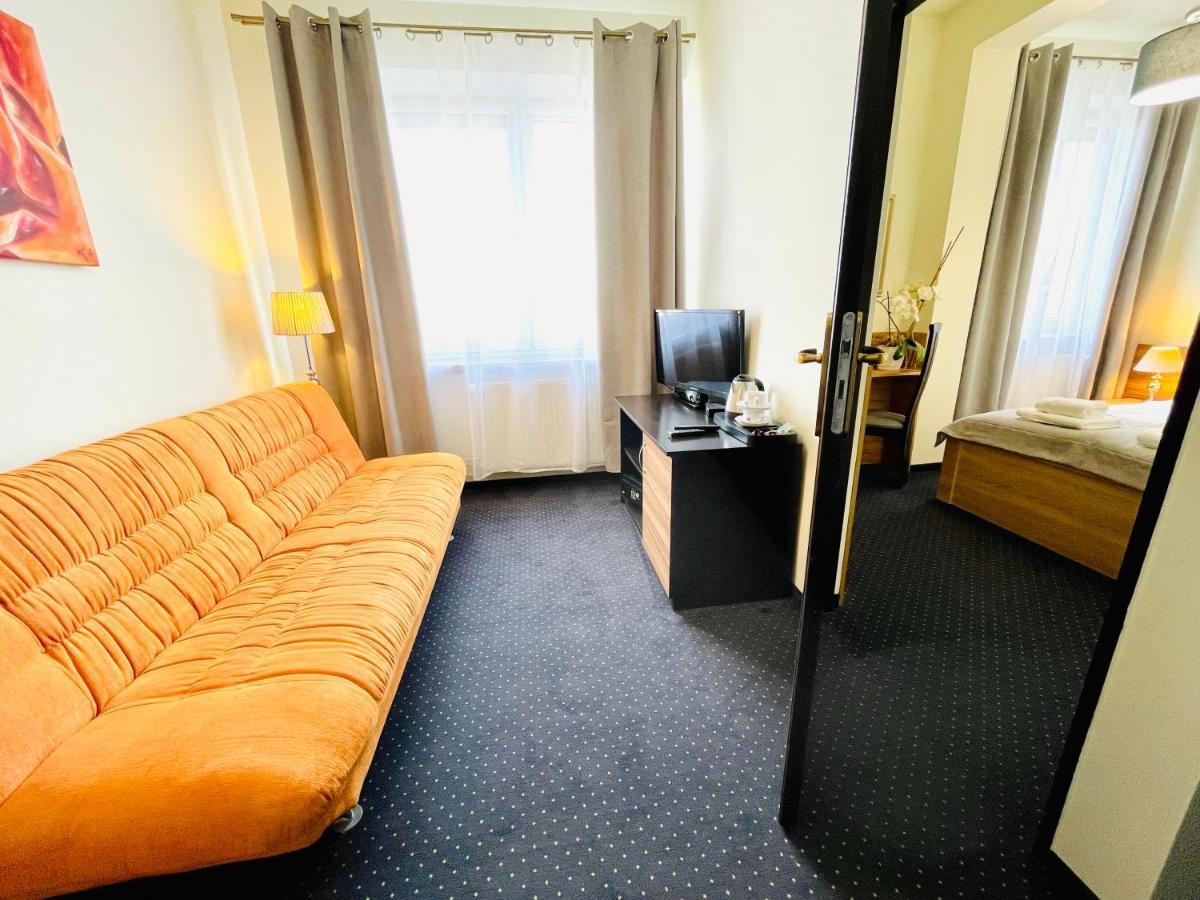 Hotel Seven 7 Калиш Экстерьер фото