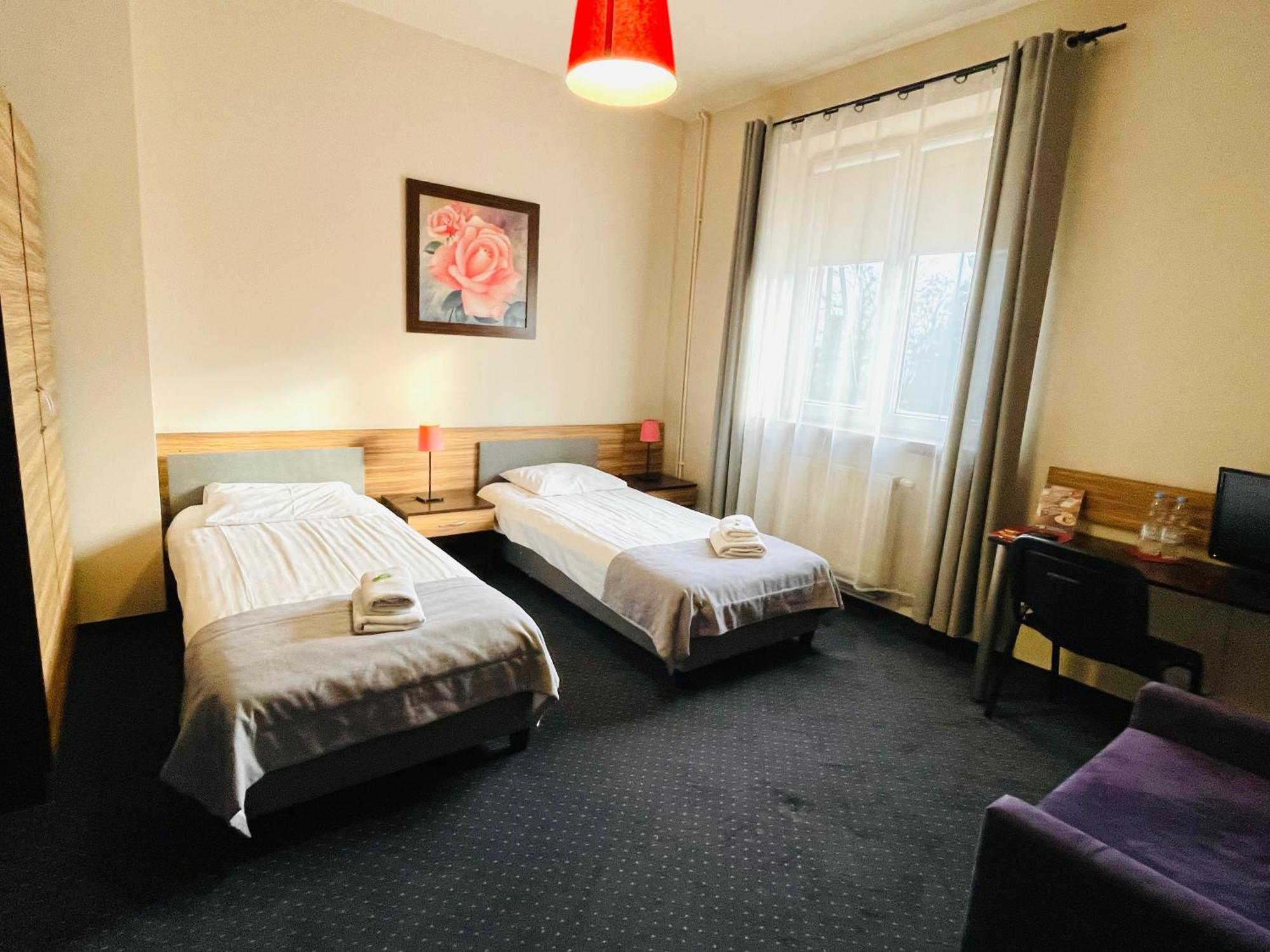 Hotel Seven 7 Калиш Экстерьер фото