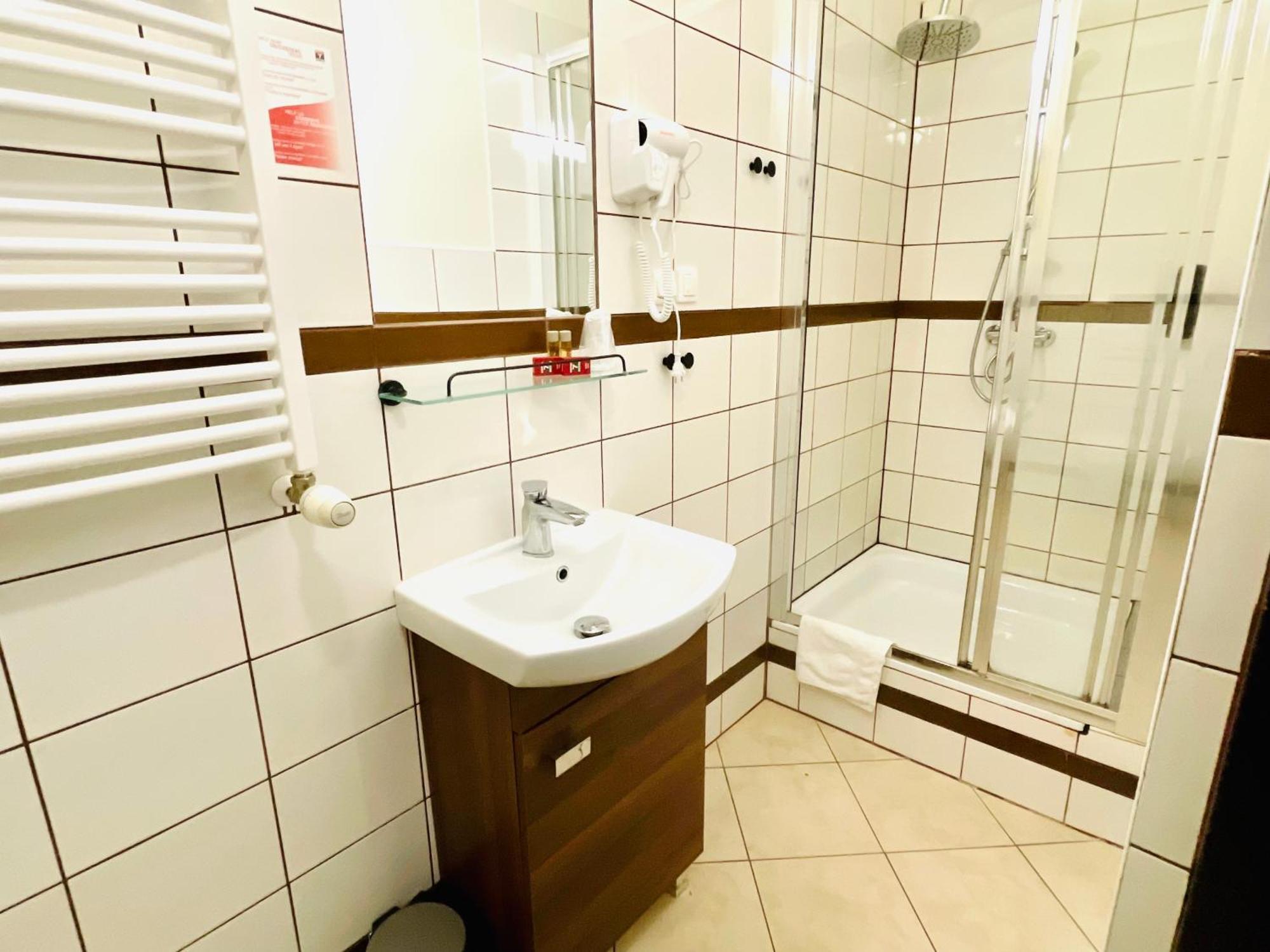 Hotel Seven 7 Калиш Экстерьер фото