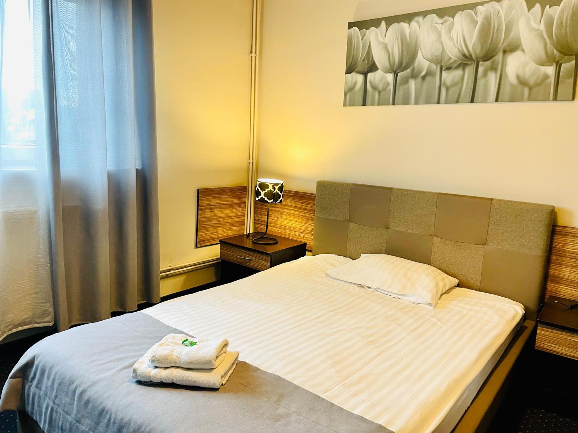 Hotel Seven 7 Калиш Экстерьер фото