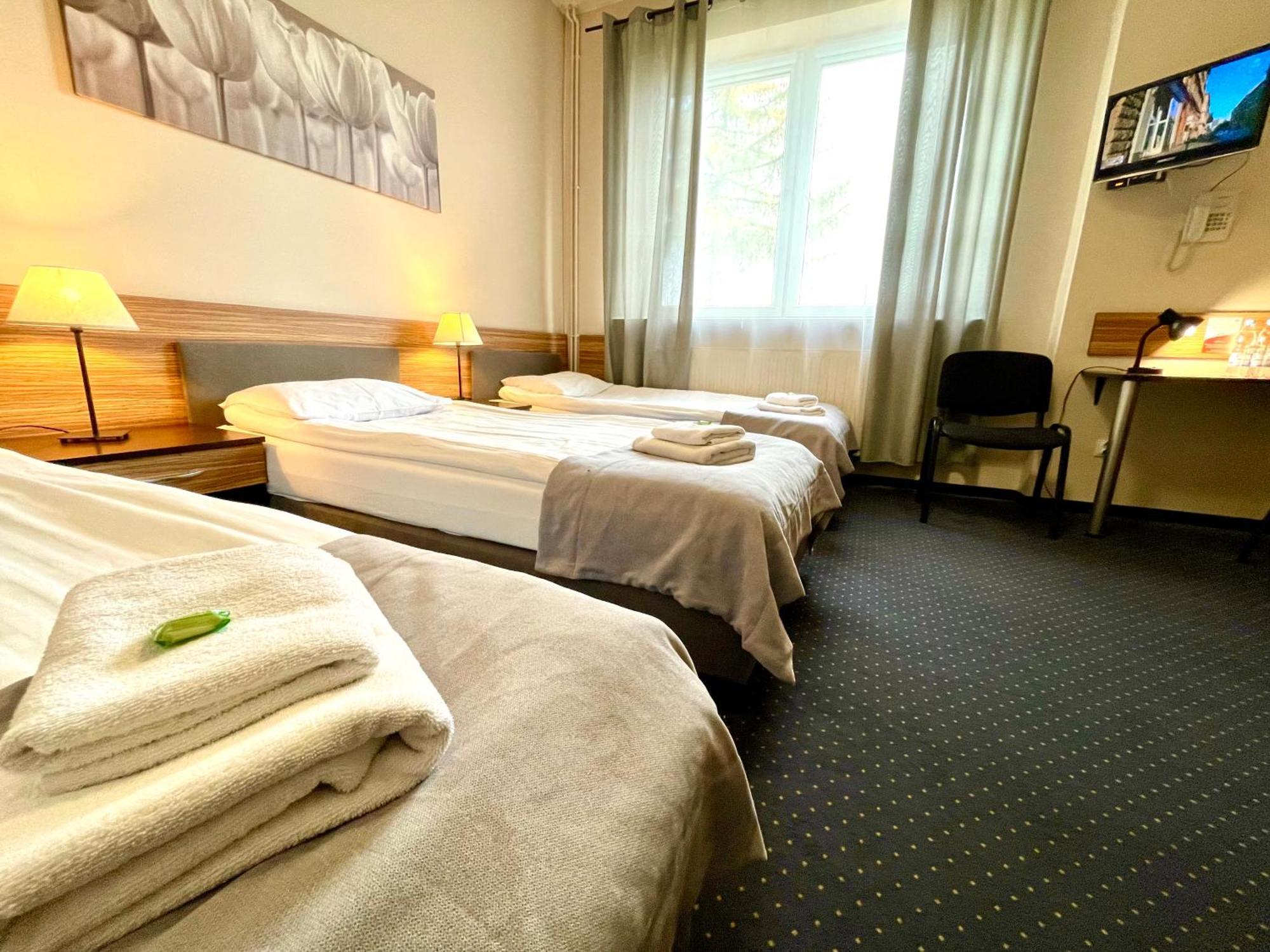 Hotel Seven 7 Калиш Экстерьер фото
