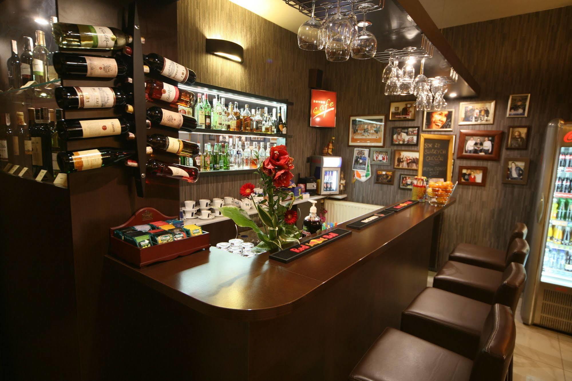 Hotel Seven 7 Калиш Экстерьер фото
