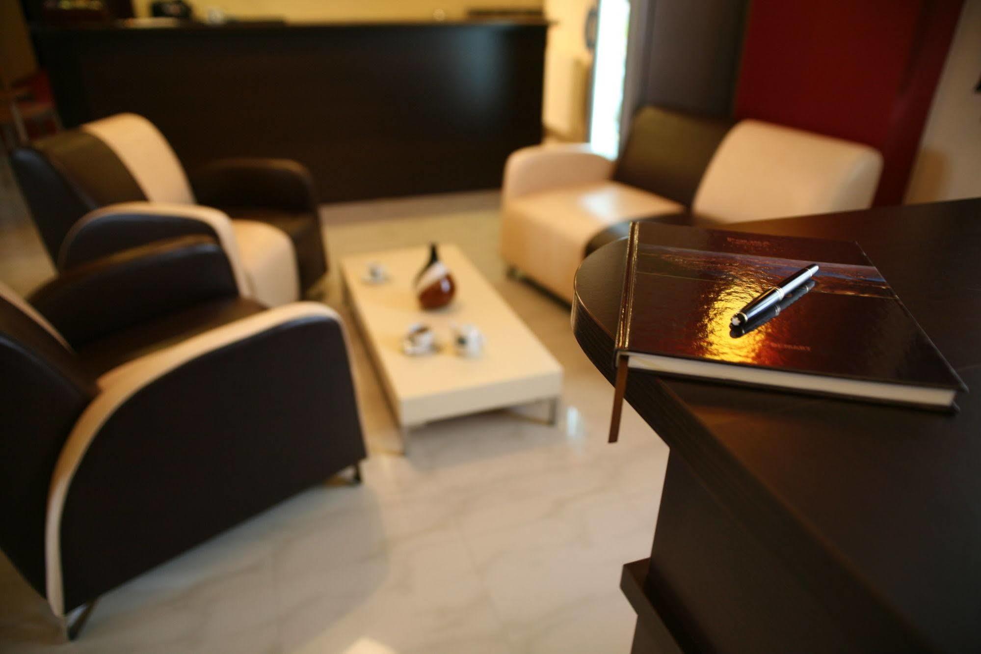 Hotel Seven 7 Калиш Экстерьер фото