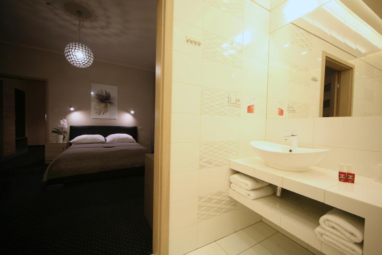 Hotel Seven 7 Калиш Экстерьер фото